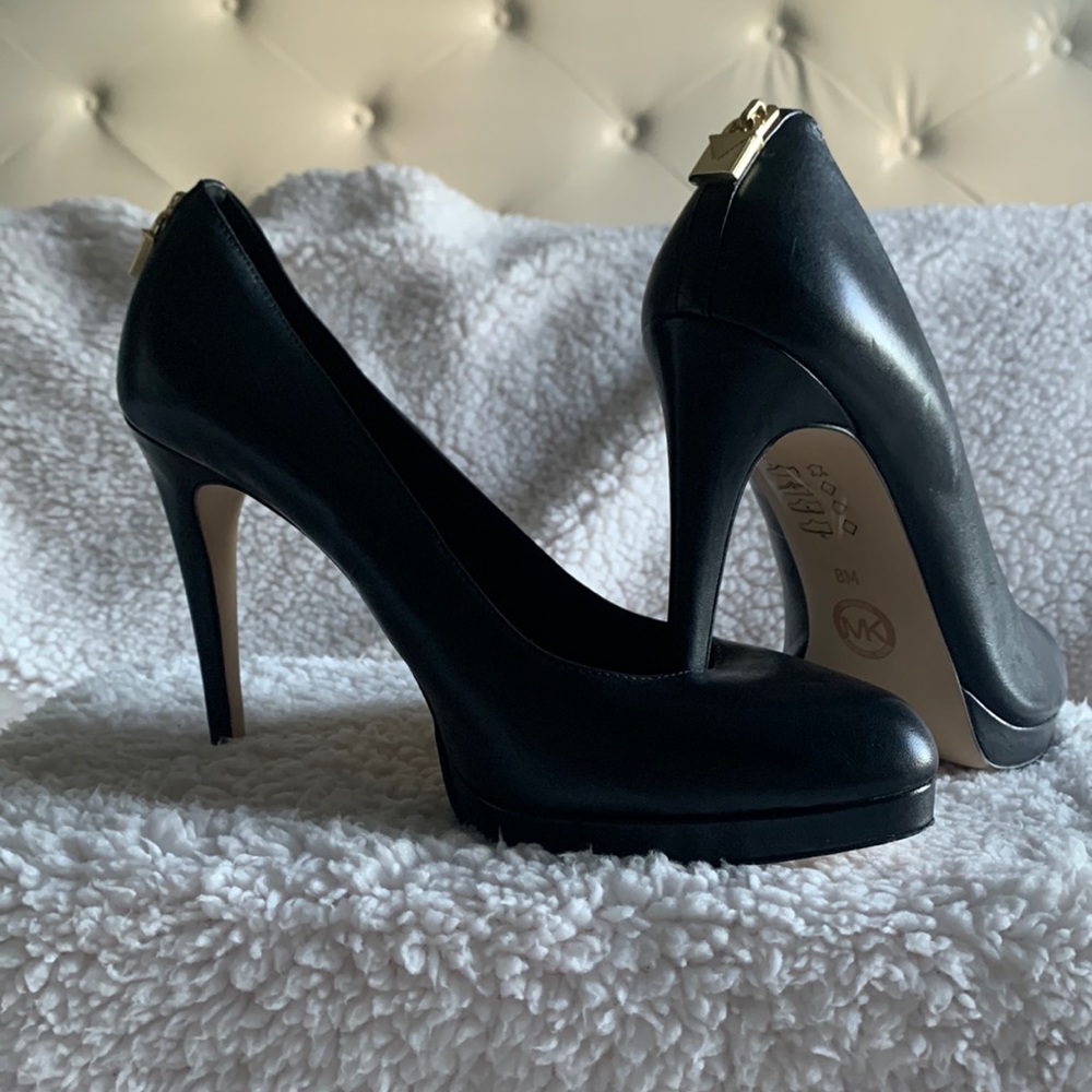 Michael Kors/ Size 8/ Black Pumps. 4 1/2 in. Heel.